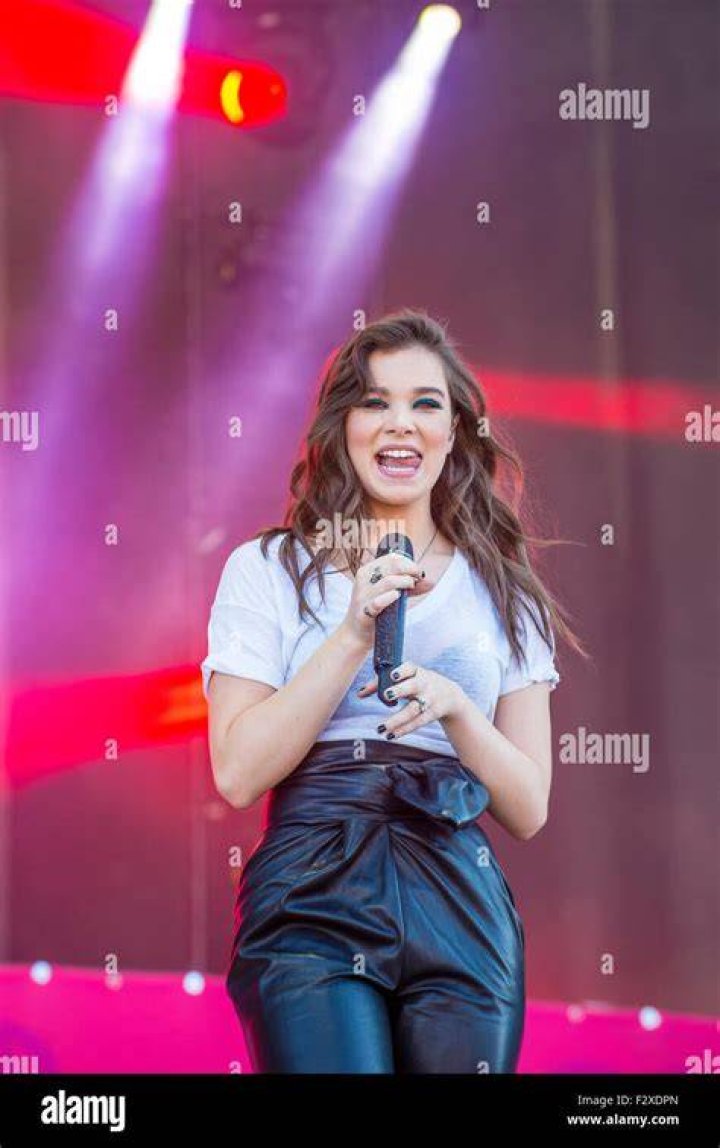 Hailee Steinfeld Hailee Steinfeld