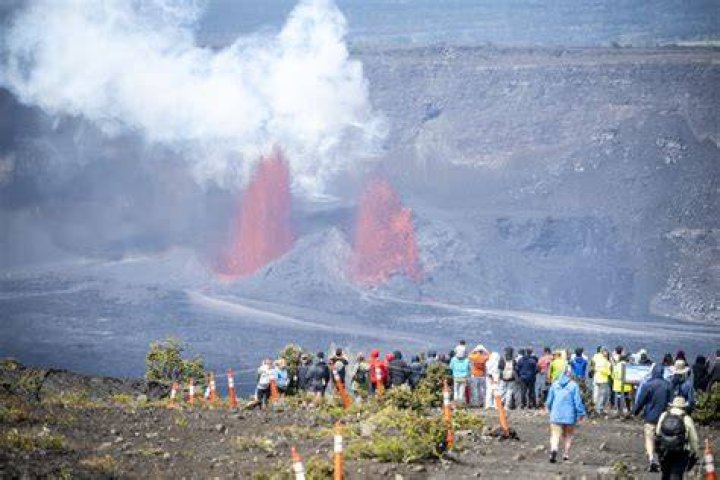 What time does the volcano erupt at Rainforest Cafe?
